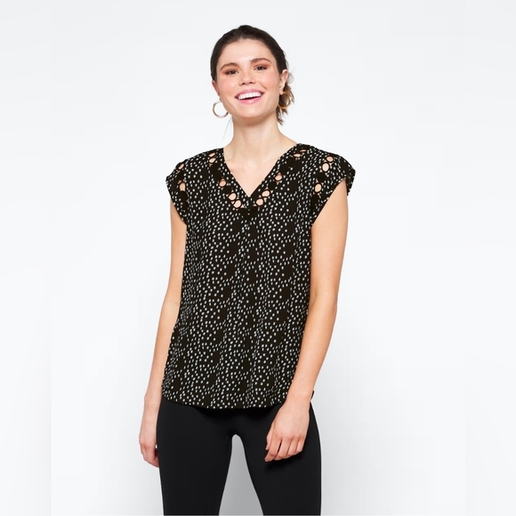 Daniel Rainn Tops - Daniel Rainn Black and White Patterned Blouse